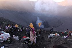 Kasada procession volcano Bromo Tengger, by Boeckel
