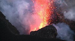 Stromboli 2009, lava fountain, video clip