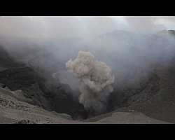 Eruption Vulkan Eyjafjalla 2010 by Thorsten Boeckel