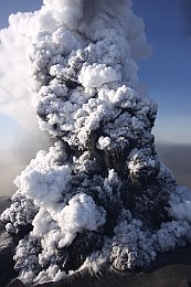Eruption Eyjafjalla Volcano, Islan2010, by Thorsten Boeckel