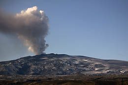 Eruption of Eyjafjalla, Island 2010 by Thorsten Boeckel